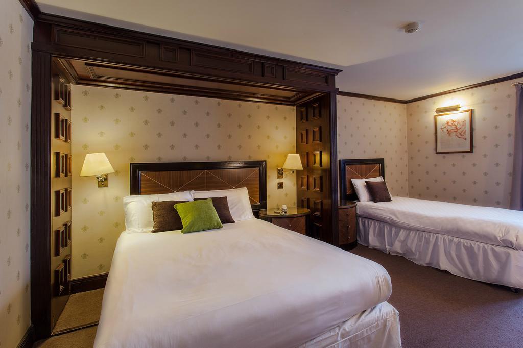 Europa Gatwick Hotel & Spa Crawley  Extérieur photo